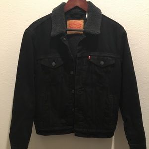 LEVIS denim jacket with sherpa lining